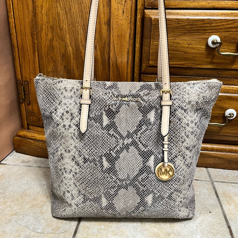 Gorgeous Large Michael Kors Tote